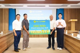Bỏ ra chưa đến 9 triệu mua tivi xem bóng đá, khách hàng bất ngờ khi được nhận 1 tỷ đồng tiền mặt từ Điện máy Xanh