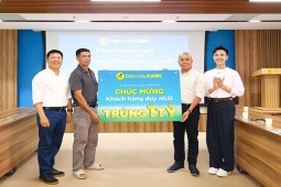 Bỏ ra chưa đến 9 triệu mua tivi xem bóng đá, khách hàng bất ngờ khi được nhận 1 tỷ đồng tiền mặt từ Điện máy Xanh