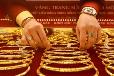 Giá vàng hôm nay 19/8: Quay đầu lao dốc