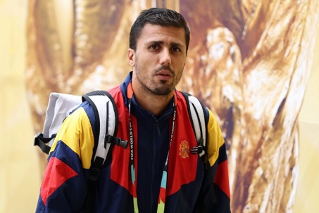 Tin mới nhất bóng đá tối 19/8: Rodri tập buổi đầu tiên tại Barcelona