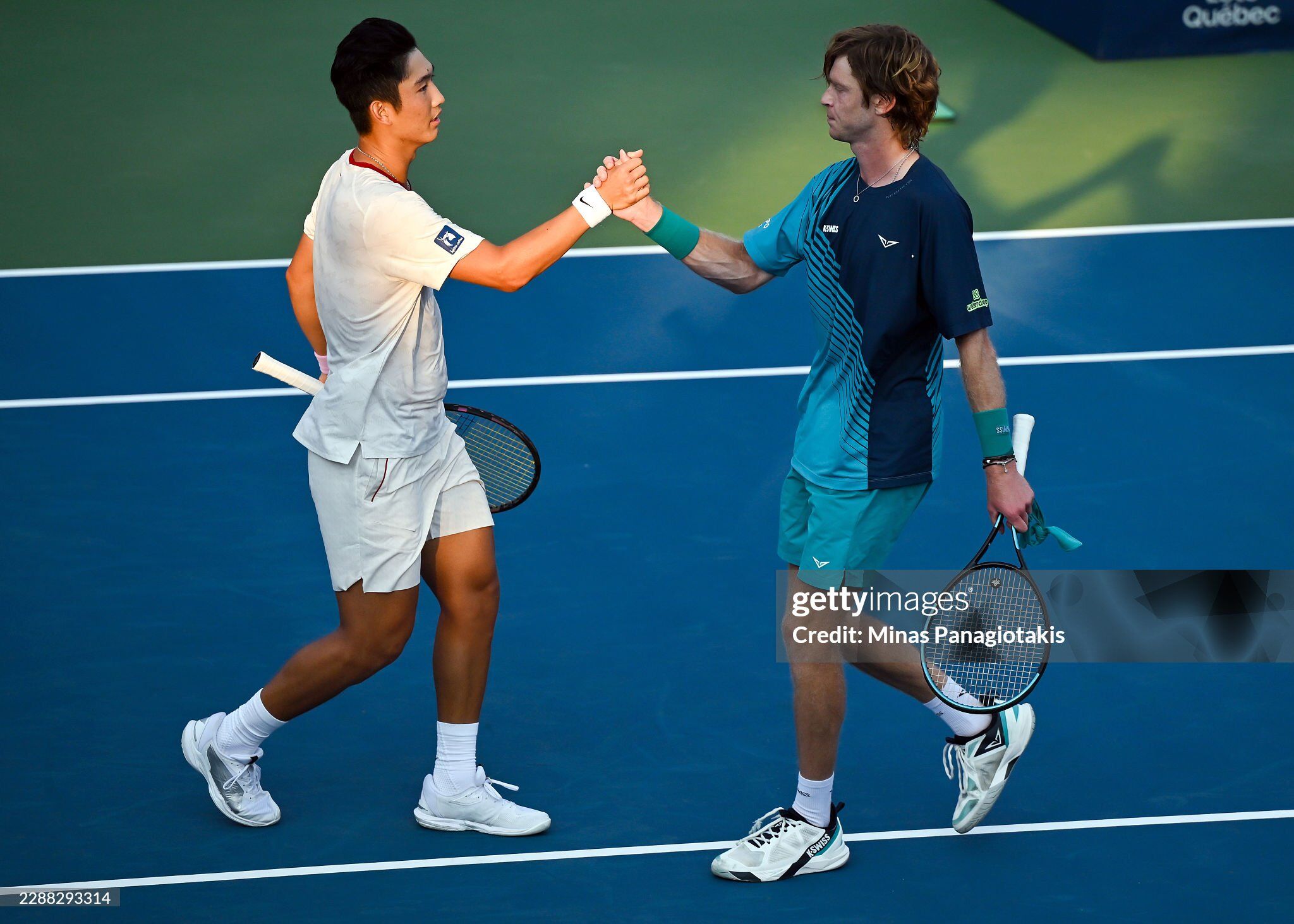 Rublev (bên phải) thất bại trước Nuno Borges