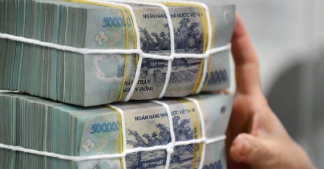 Khách VIP gửi 8,6 tỷ đồng vào ngân hàng, bất ng...