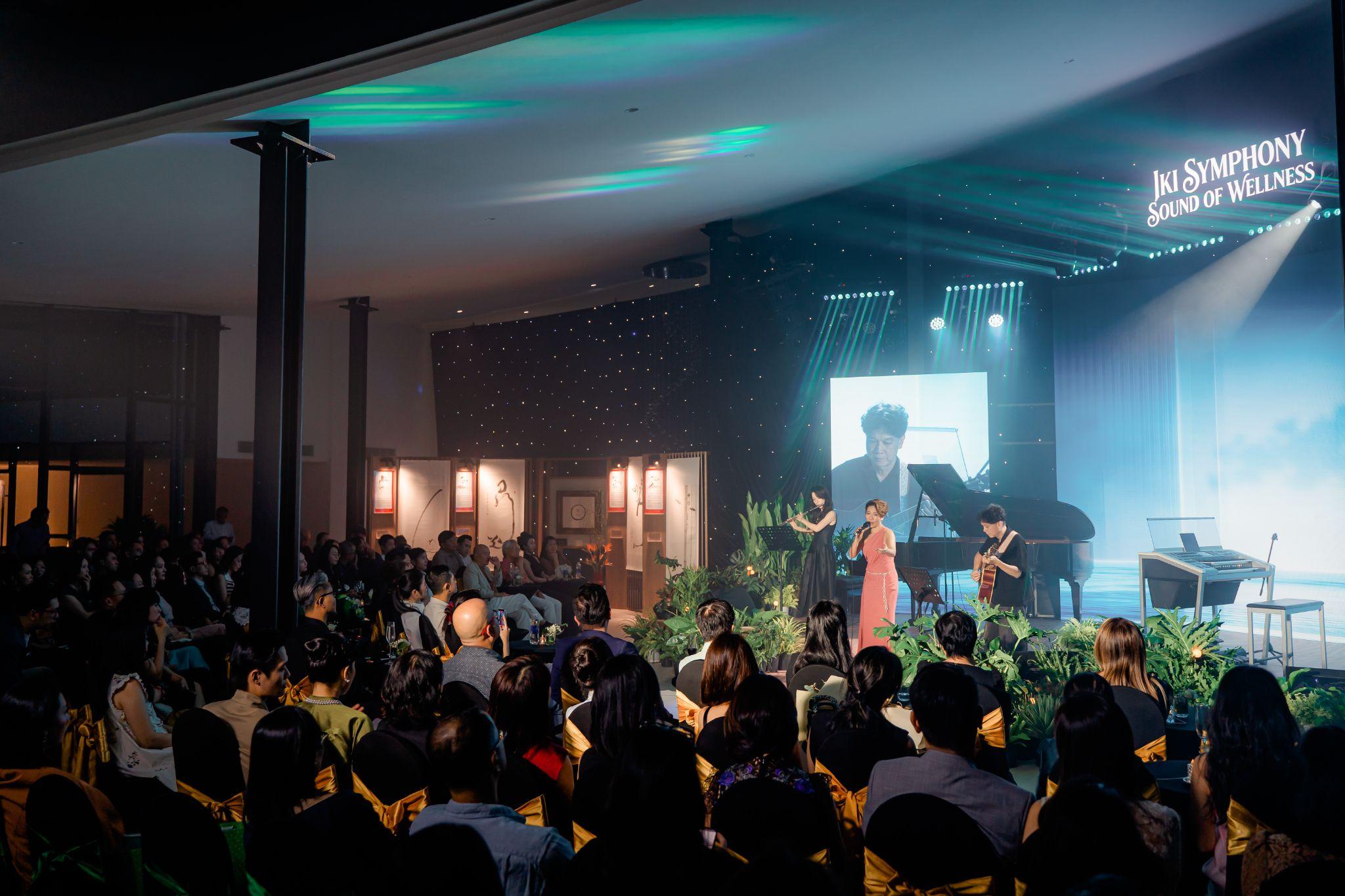 Đêm nhạc “IKI Symphony - Sound of Wellness” mang đến trải nghiệm âm thanh vi tế, hướng đến tái tạo năng lượng và cân bằng cảm xúc cho người tham dự.