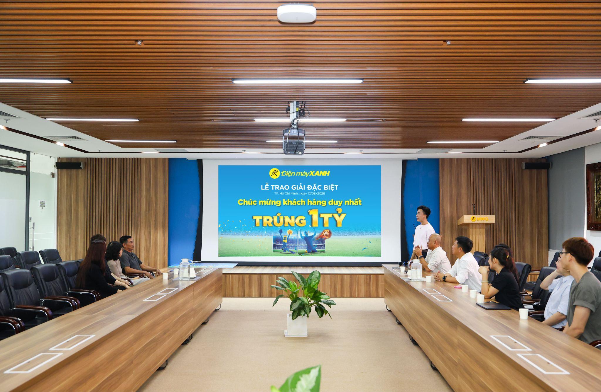 Buổi lễ trao giải thưởng trị giá 1 tỷ đồng được tổ chức trang trọng tại trụ sở Điện máy Xanh