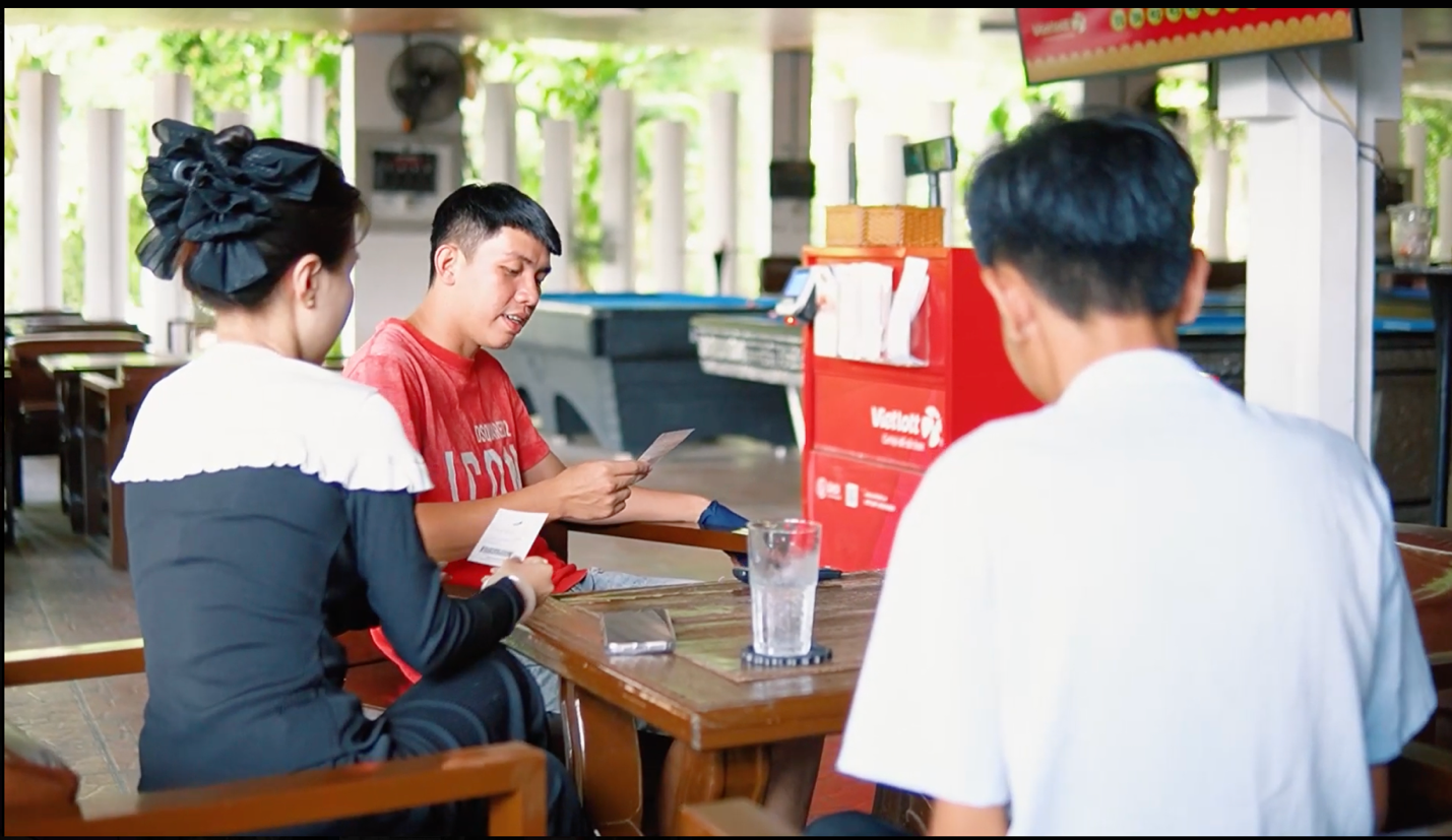 Mua số tại điểm bán hàng và cùng bàn luận về số cũng là 1 trong những thói quen của người chơi Lotto 5/35