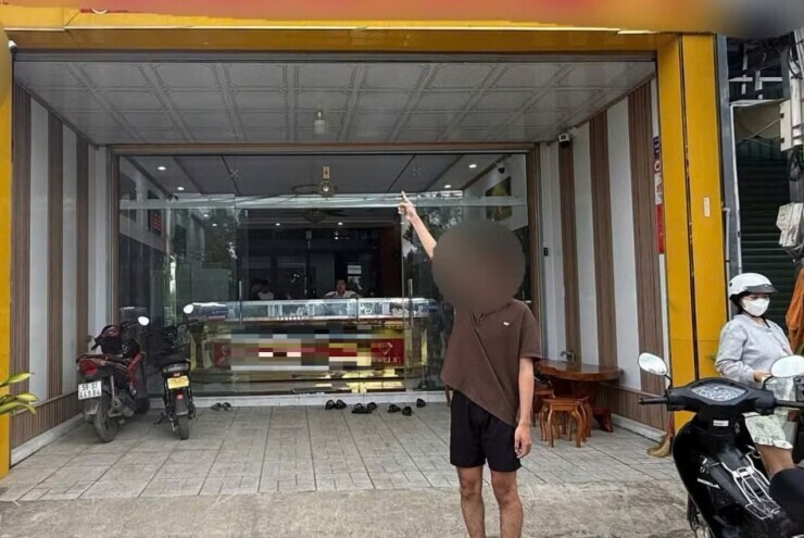 Nam sinh đại học giả làm khách mua hàng rồi cướp giật lắc vàng