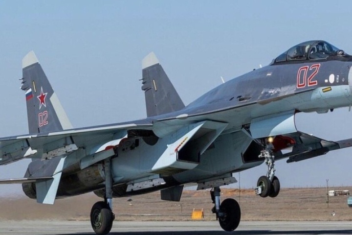 Tiêm kích Su-35 Nga đột nhập sâu vào Ukraine tìm điểm yếu phòng không