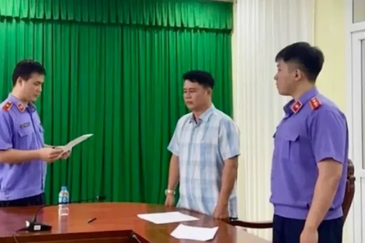 Nhóm cựu cán bộ 'đổi trắng thay đen' hồ sơ vụ tai nạn khiến vụ nữ sinh tử vong ở Vĩnh Long như thế nào?