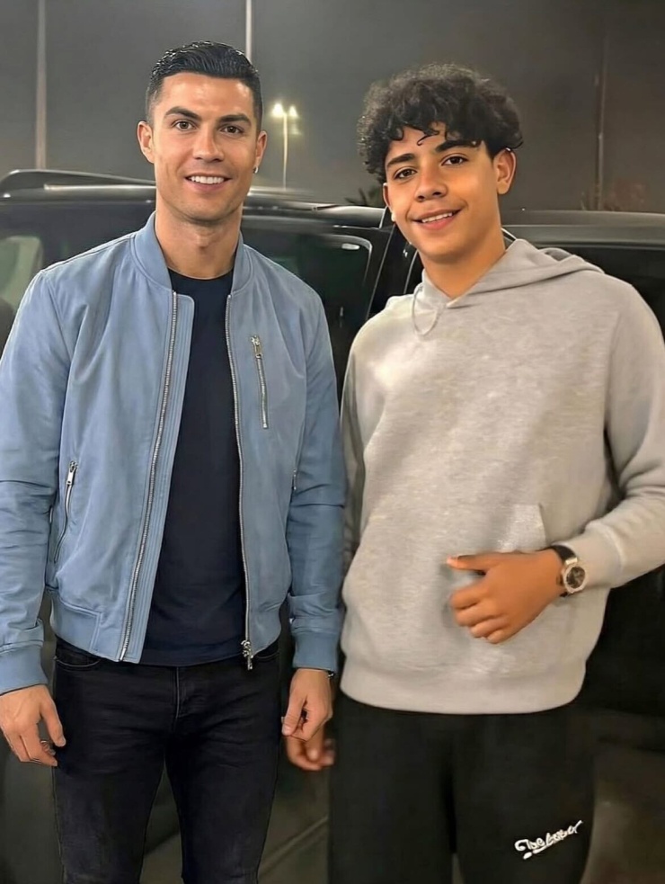 Con trai 16 tuổi cao gần 1,9 m của Ronaldo - 2
