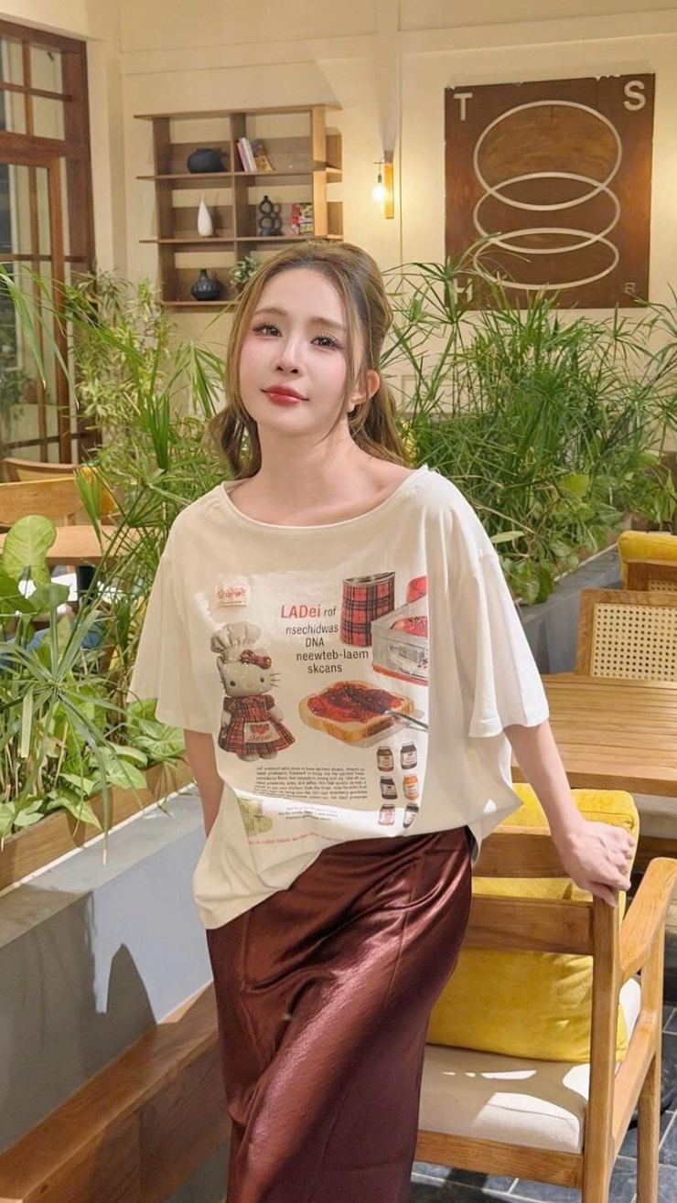 Ảnh sao 20/8: Mỹ Linh mừng sinh nhật tuổi 51 - 9