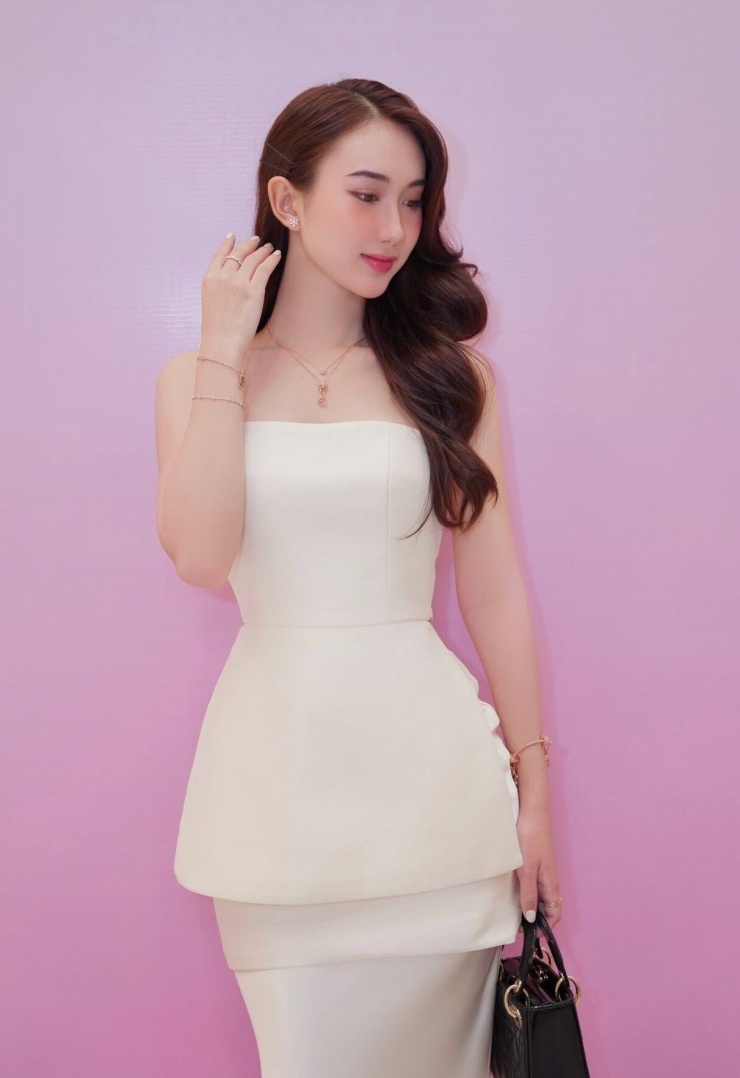 Nhan sắc trong veo của nữ diễn viên 21 tuổi. 