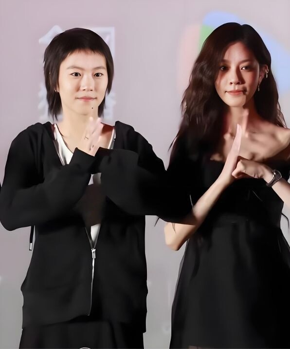 Đậu Tĩnh Đồng, Tống Nghiên Phi. Ảnh: Weibo