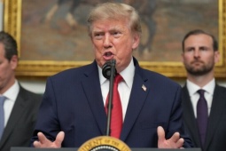 Ông Trump tuyên bố tiến hành “chiến tranh kinh tế” với Iran