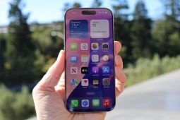 Đã đến lúc smartphone thoát khỏi “lời nguyền” màn hình bo góc?