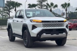 Toyota Hilux bất ngờ giảm giá mạnh, bản Pro rẻ hơn Ford Ranger