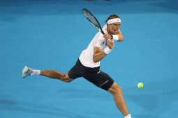 Rực lửa tennis Cincinnati Open: Zverev thua ngược cay đắng, Swiatek tiến bước dễ dàng