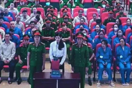 Người mẫu An Tây khai tên những người mua hộ ma túy