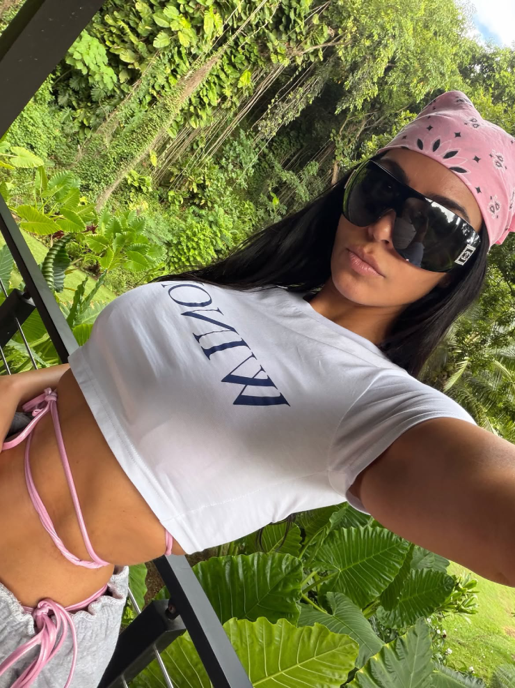 Nàng Kim "siêu vòng 3" khoe loạt bikini mặc như không, hạnh phúc bên Hamilton - 11