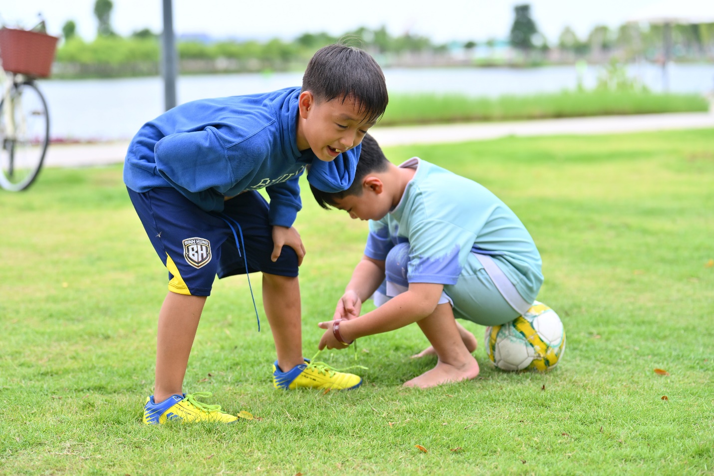 Vận động thể thao ngoài giờ học giúp nâng tầm vóc trẻ. Ảnh: Phong Anh