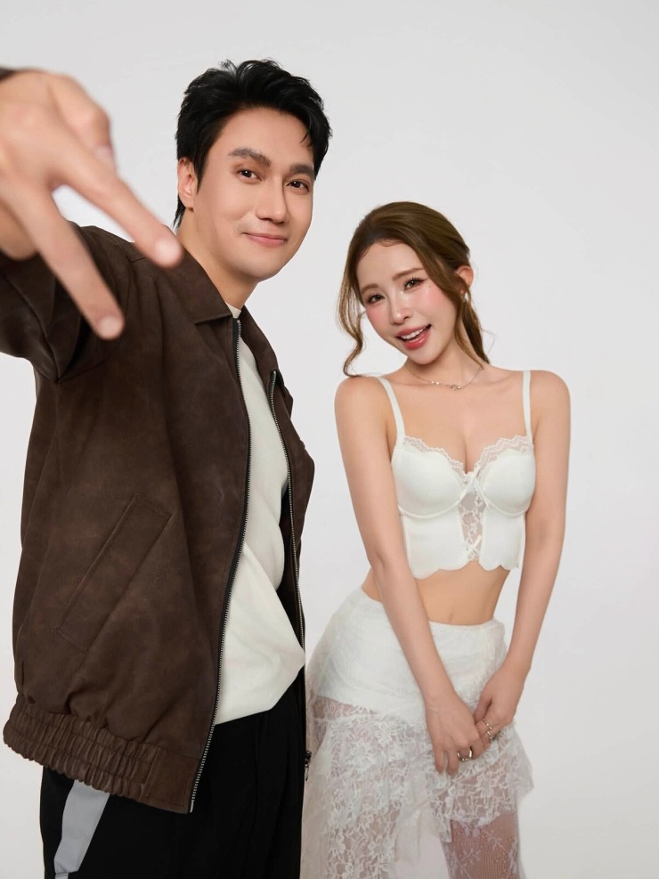 Ảnh sao 21/8: Quỳnh Nga sexy bên Việt Anh - 4