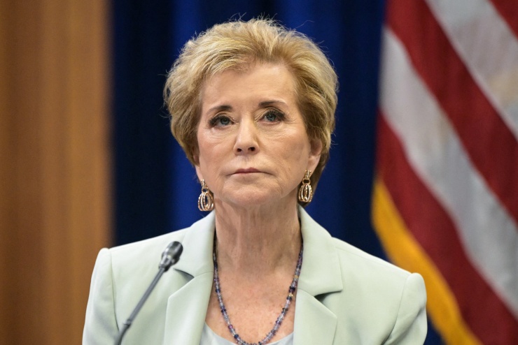 Bộ trưởng Giáo dục Linda McMahon tham dự thảo luận tại trụ sở Bộ Tư pháp ở Washington DC ngày 11/6. Ảnh: AFP