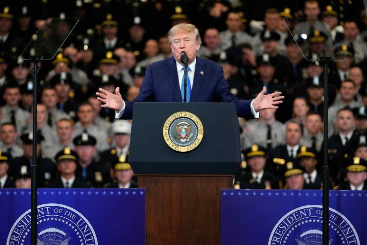Tổng thống Mỹ Donald Trump phát biểu tại Trung tâm Huấn luyện và Tình báo David Mack ngày 14/8 tại Garden City, New York. Ảnh: AP