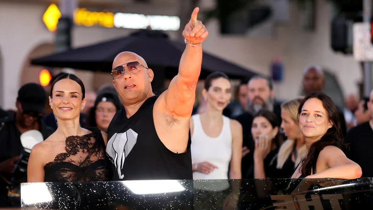 Jordana Brewster, Vin Diesel và Michelle Rodriguez tham dự buổi chiếu kỷ niệm 25 năm The Fast and the Furious. Variety.