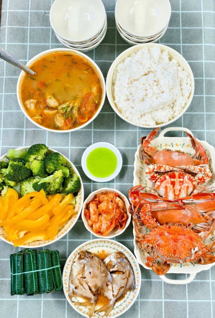 Mâm cơm nhiều hải sản của mẹ 3 con 'không giỏi nấu ăn' - 2