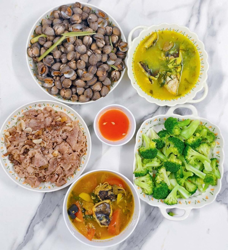 Mâm cơm nhiều hải sản của mẹ 3 con 'không giỏi nấu ăn' - 7