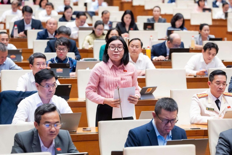 Đại biểu Phan Thị Thúy Linh (Đoàn ĐBQH TP. Đà Nẵng) - (Ảnh: Media QH.VN)