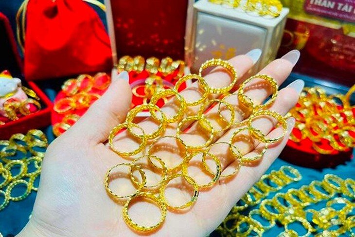 Giá vàng hôm nay, ngày 21/8, tiếp tục tăng mạnh giá vàng miếng và giá vàng nhẫn. Ảnh: VNN.