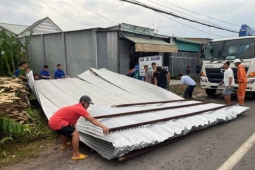 Gió lốc làm sập nhà ở Tây Ninh, một người tử vong