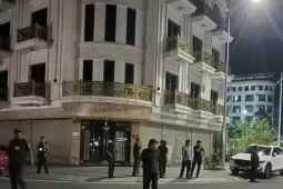 NÓNG: Công an, kiểm sát viên xuất hiện tại nhà Hải Sapa TV