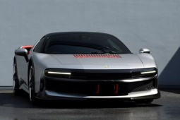 Siêu xe Ferrari độc bản CZ26 lộ điện