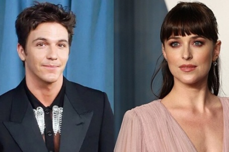 Dakota Johnson chia tay bạn trai kém 7 tuổi