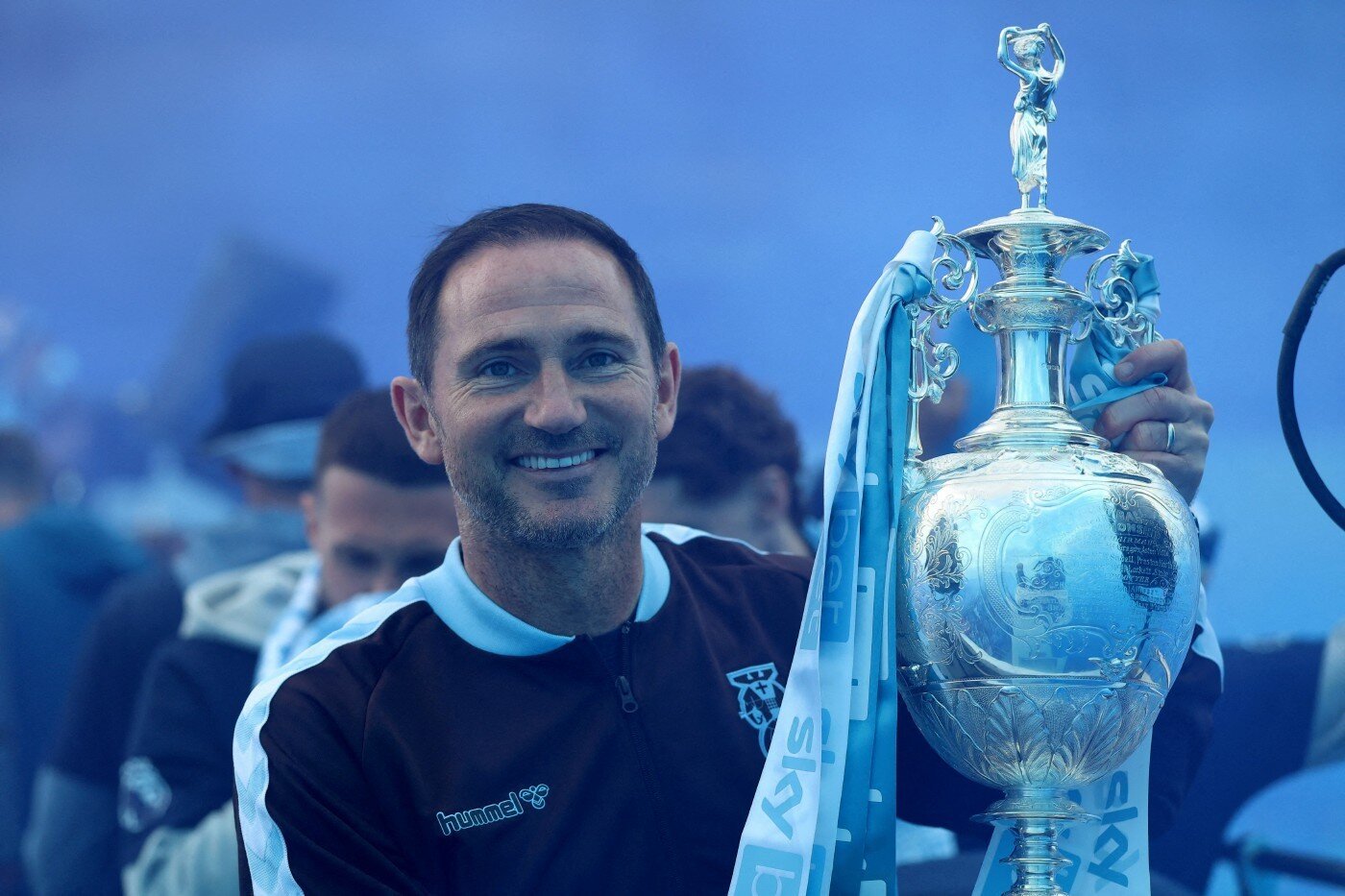 Frank Lampard đoạt giải HLV hay nhất mùa 2025/26 của bóng đá Anh bởi Hiệp hội HLV (LMA), sau khi đưa Coventry tới chức vô địch Championship với 95 điểm