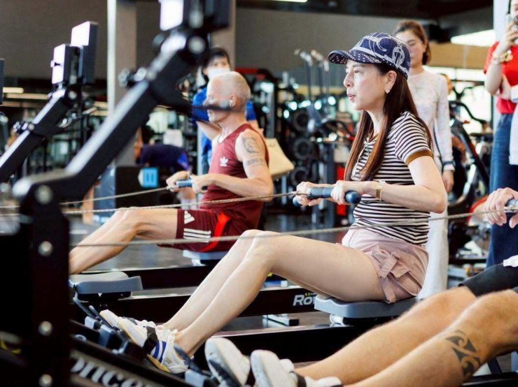 Madam Pang tập đủ các môn giữ dáng năng động tuổi 60 - 3
