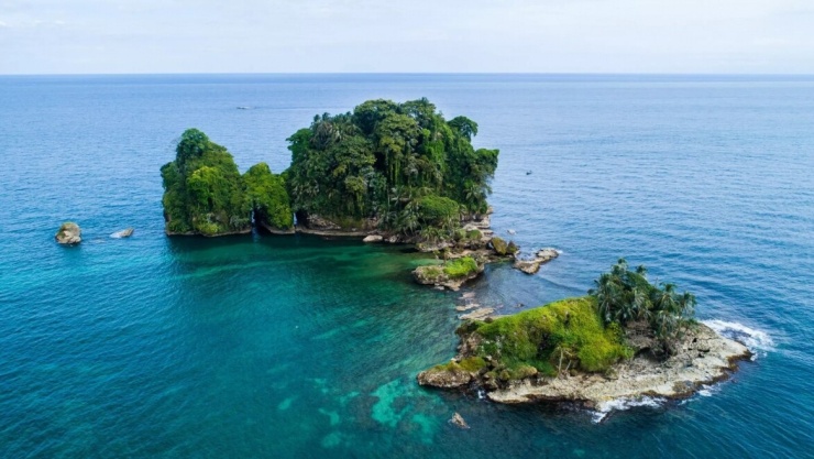 Với nhịp sống chậm rãi nhưng cơ sở vật chất phát triển, Bocas del Toro (Panama) từ lâu đã là điểm dừng chân quen thuộc của dân du lịch khi khám phá Trung Mỹ. Vào mùa thu, quần đảo này có thời tiết khô ráo, đầy nắng và biển lặng, cũng như vô số trải nghiệm thú vị khác chờ đón du khách.