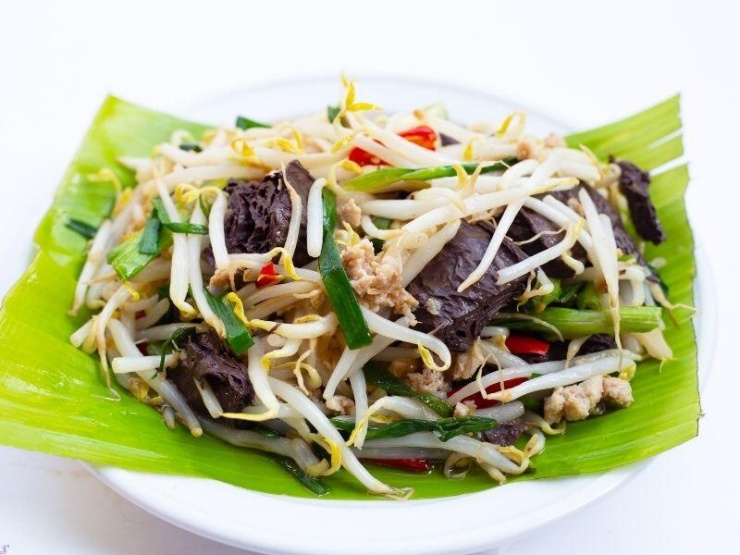 Giá đỗ xào lòng gà