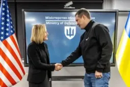Vì sao cựu Bộ trưởng Quốc phòng Ukraine tới Mỹ sau khi bị cách chức?