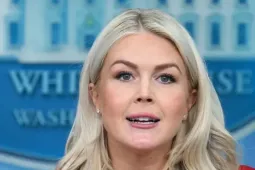 Phát ngôn viên Leavitt sẽ gia nhập ‘siêu ủy ban’ ủng hộ ông Trump