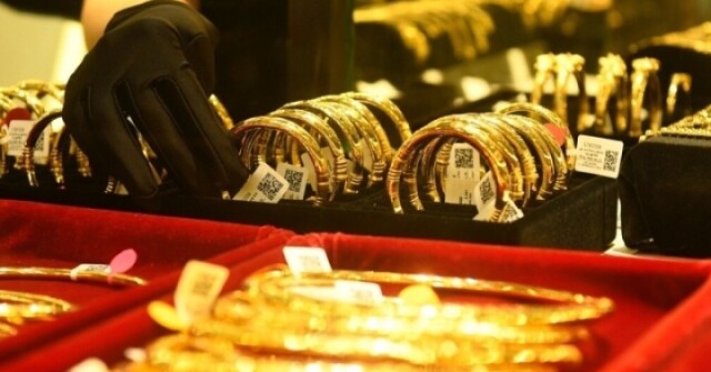 Giá vàng hôm nay 22/8: Vượt ngưỡng 4.600 USD/ounce