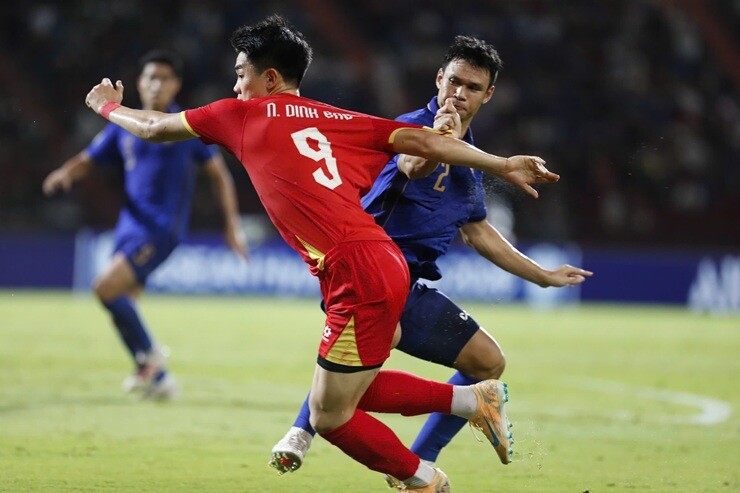 Đình Bắc "nhảy múa" trước hàng thủ Thái Lan, giật gót kiến tạo cho Hai Long - 5