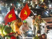 Hà Nội không ngủ sau chiến thắng của tuyển Việt Nam
