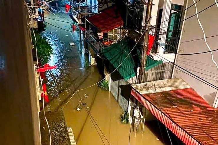 Khu vực trung tâm xã Thất Khê nước dâng cao trong đêm. Ảnh: Đ.X