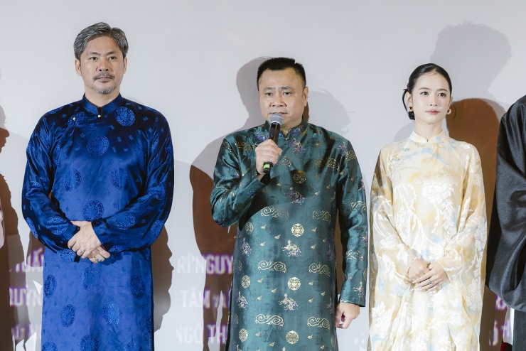 Johnny Trí Nguyễn bảnh bao đi thảm đỏ dưới mưa - 8