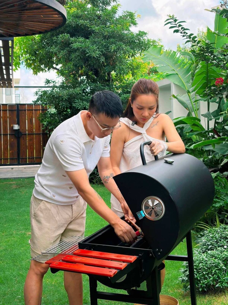 Hoa trái nở rộ trong biệt thự vùng ven của vợ chồng Hoàng Bách - 6