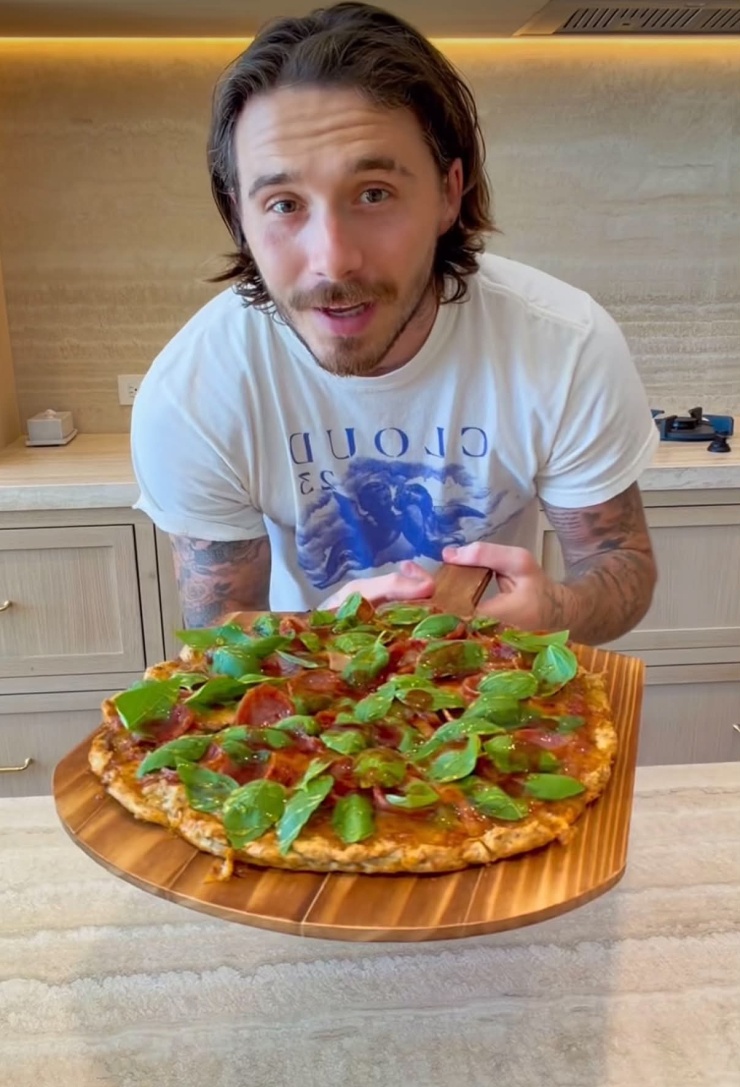 Brooklyn làm pizza không có tinh bột, giàu protein.