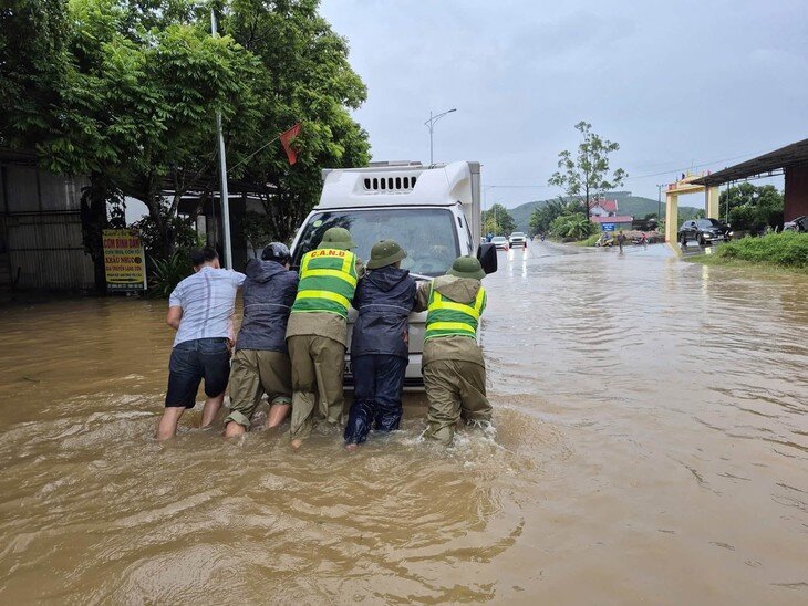 Tâm mưa Quảng Ninh, Hải Phòng vẫn diễn biến phức tạp. Ảnh: N.Hà