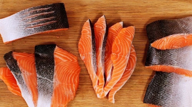 Cá hồi giàu protein và omega-3, trong đó có EPA và DHA